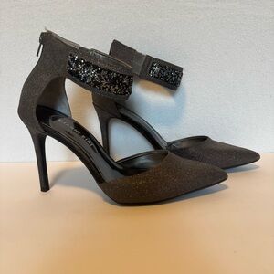 Gianni Bini Silver Dress Heels Size 8.5M Pointed Toe Sparkly Glitter Ankle Strap